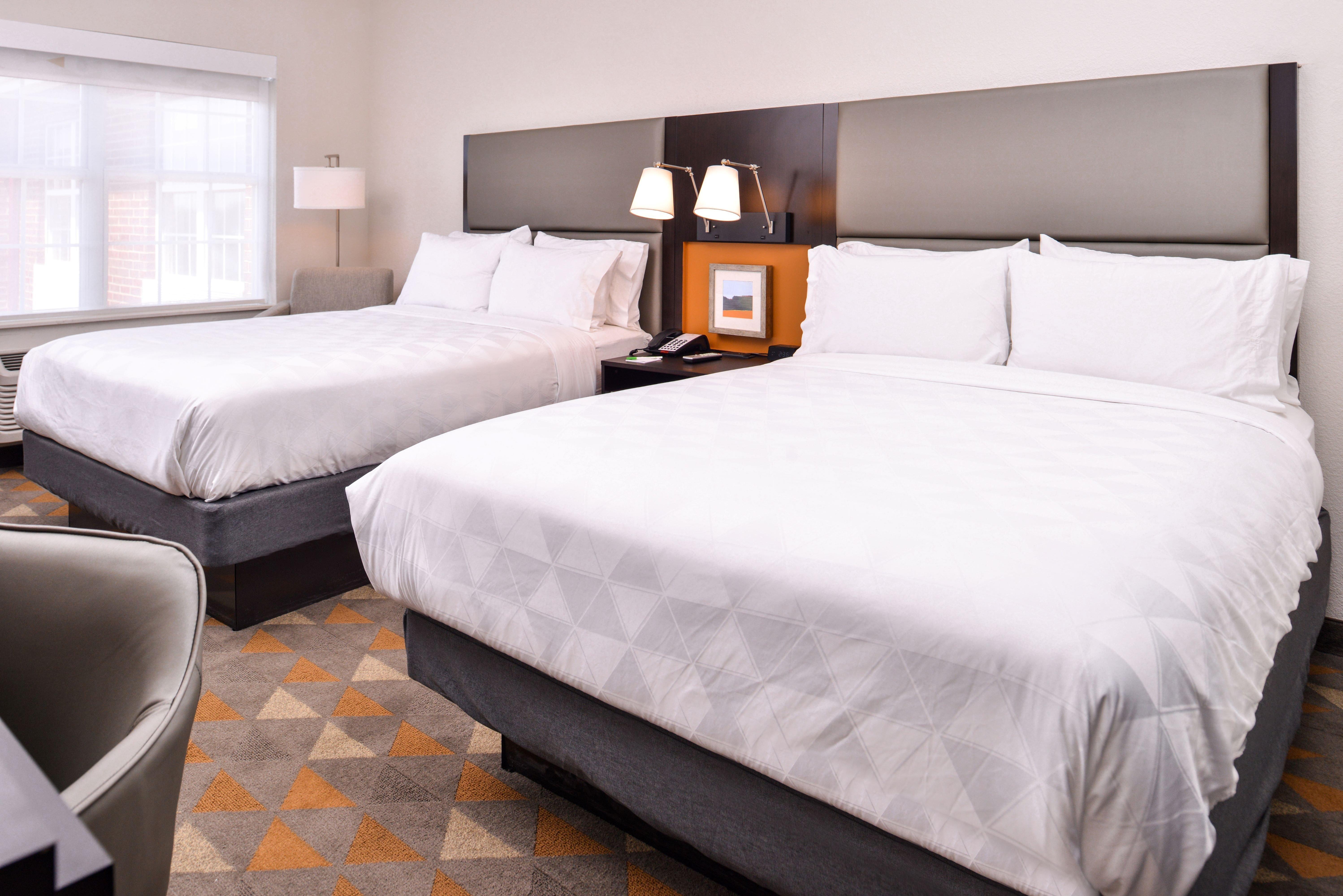 Holiday Inn And Suites Addison By Ihg Exterior foto